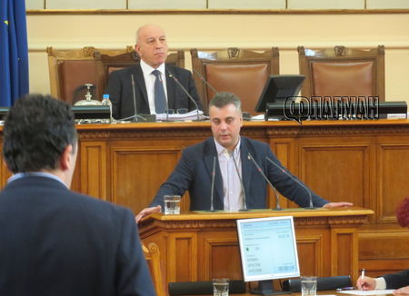 Скандал в парламента: ГЕРБ с ДПС ли управляват, питат „Обединени патриоти“ при избор на членове на КРС