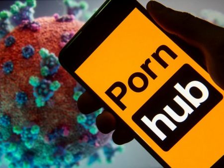Pornhub става безплатен за седмица и дарява 50 000 маски за борба с коронавируса