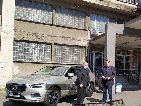 Volvo дарява цял джип на УМБАЛ-Бургас, ама след месец си го прибира