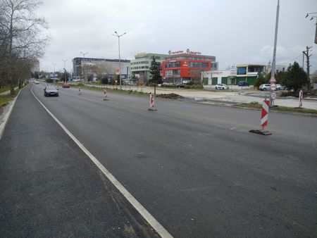 Продължава асфалтирането на ул. "Транспортна", сега затварят част от кръстовището с ул. "Петко Задгорски"