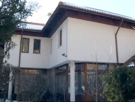 Вдовицата на Шарлопов продаде огромната къща във Владая, лятото е в Созополис
