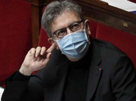 Посипаха с брашно кандидат за президент на Франция