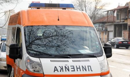 „Форд“ се запали след катастрофа в Бургас, бебе е в болница