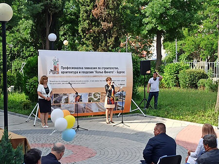Строителната гимназия в Бургас връчи дипломите на своите абитуриенти
