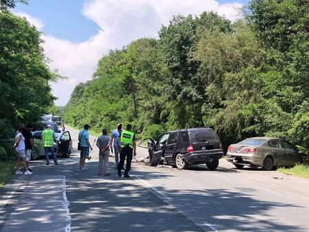 Извънредно! Тежка катастрофа затвори пътя Бургас-Варна