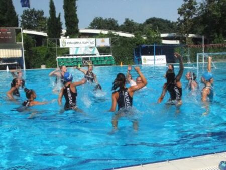 Бургас за първи път има златни момичета във водната топка!