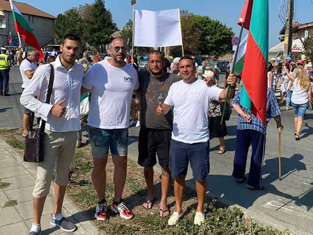 Нов протест за чиста вода в Маринка, блокират пак пътя Бургас - Малко Търново