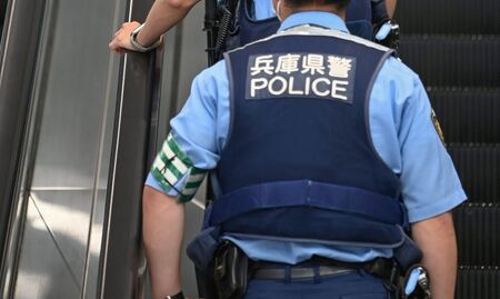 Нападение с киселина в метрото на Токио, двама са пострадали