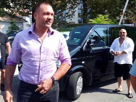 Кубрат Пулев пристигна в Бургас, каза кога ще влезе в политиката