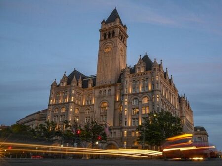 Тръмп продава емблематичен хотел във Вашингтон за $375 млн.