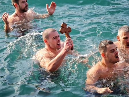 22-годишният Ангел Стойчев спаси Светия кръст в Бургас, надделя над 66 смелчаци
