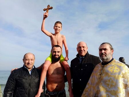Илиян Христов спаси Разпятието в Поморие, 10-годишният Щерион предизвика сензация