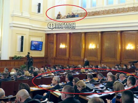 Инспектори влязоха в парламента, следят депутатите за маски