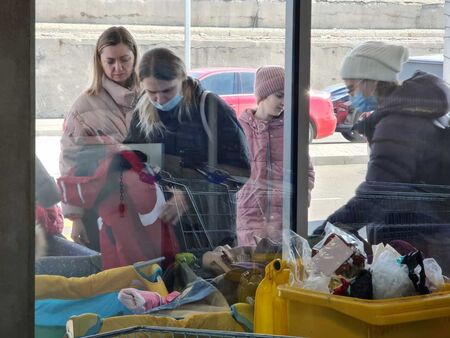 Областният кризисен център разкри дарителска сметка за украинските бежанци