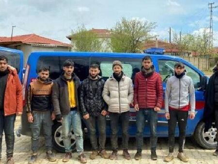 Нелегални мигранти: Български граничари ни биха, ограбиха и изгониха в Турция