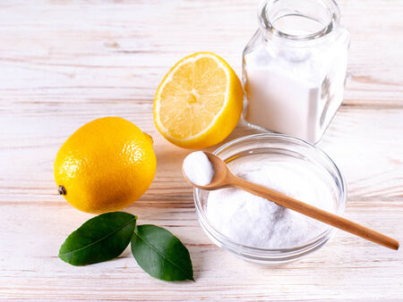 Лесен трик за почистване на загоряла фурна с лимон