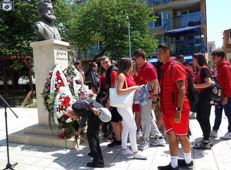 Несебър отдаде почит на Ботев и загиналите за свободата на България