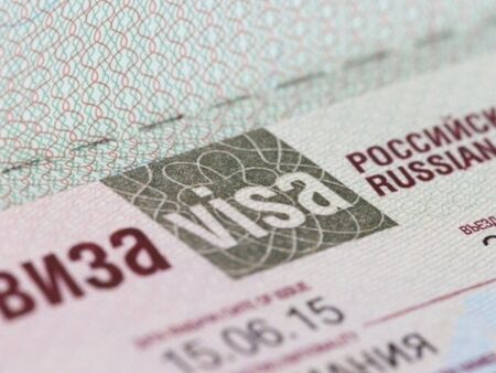 Възобновиха издаването на туристически визи за Русия у нас