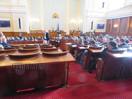 Окончателно: Депутатите вдигнаха прага за регистрация по ДДС на 100 000 лв.