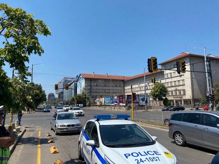 Полицай блъсна прокурор в София, пресякъл на червено