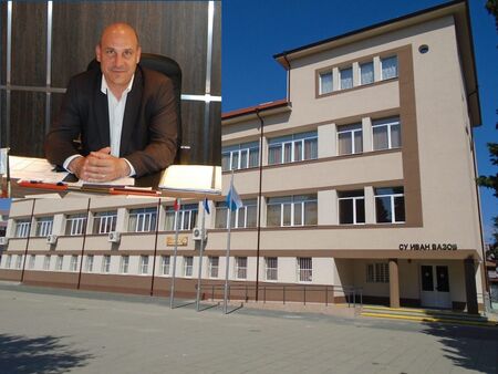 Нова паралелка прием след 7 клас в СУ "Иван Вазов"-Поморие, ръководството с благодарности към кмета Алексиев