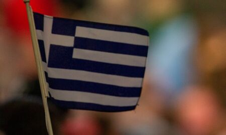Гърция пренася документите в личните телефони