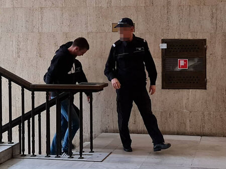 22-годишният каналджия Павле Станоевич, спретнал поредната дива гонка с полицаи в Бургас, ще чака присъда в ареста