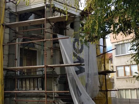 След разпореждане на кмета: Започва ремонтът на знаковата Хатева къща в Бургас