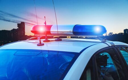 Екшън в Плевен: Мъж се изплю по кола на Районния съд, нападна шофьора