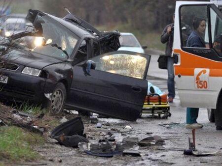 Черен 3 март! Жена загина след брутална катастрофа край Панагюрище