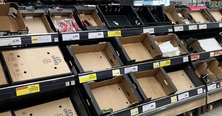 Недостигът на стоки във Великобритания се задълбочава