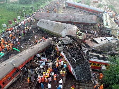 Ад: 280 жертви при катастрофа между два влака в Индия