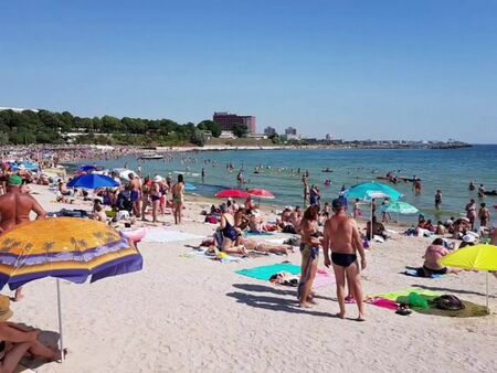 Румънците искат 40 евро за разпъване на хавлия на плажа