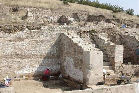 Археолози изследват две исторически находки в Хераклея Синтика