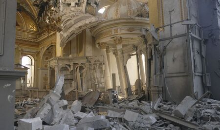 Руска ракета унищожи централния олтар на Преображенската катедрала в Одеса