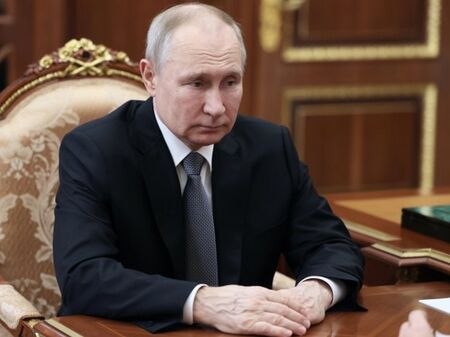 Нов закон от Путин: Учениците ще полагат обществен труд