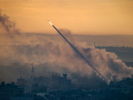 Израелските военни засилват атаките си срещу Газа