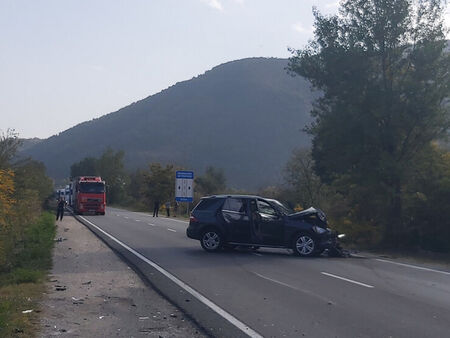 Тежка катастрофа с жертва затвори главния път Е-79 край Симитли