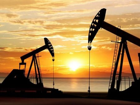 Цената на петрола падна под 80 долара за барел