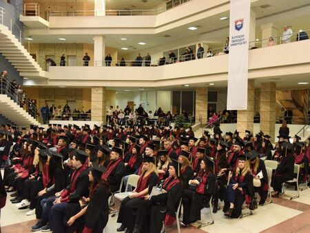 Над 300 абсолвенти се дипломираха в БСУ и поемат по своя професионален път