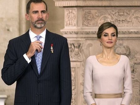 Слухове за изневяра на кралицата тресат Испания