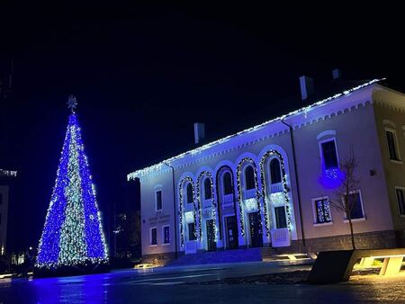 Уникално светлинно шоу в Царево дава начало на коледните празници