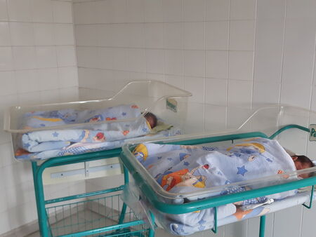 Бургас посрещна Новата година с едва три новородени бебета, само момиченца