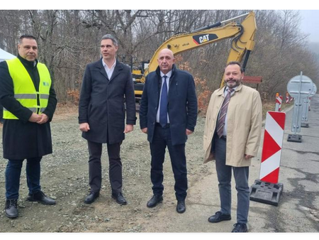 Започна основният ремонт на близо 25 км от пътя Босна-Визица, днес направиха първата копка