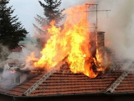 Психично болен запали покрива на училище в Пловдивско