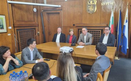 Кметът Димитър Николов се срещна с гости от Академията за държавно управление към президента на Казахстан