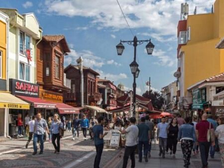 Българско нашествие в близък турски град заради обезценената лира