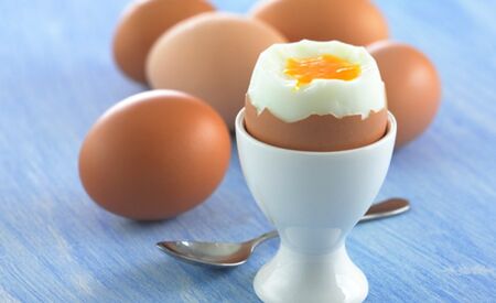 С този прост трик ще разберете дали яйцето е твърдо сварено