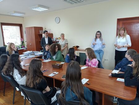 Ученици от СУ „Епископ Константин Преславски“ взеха участие в традиционната инициатива „Ден на отворени врати“ на Районна прокуратура-Бургас