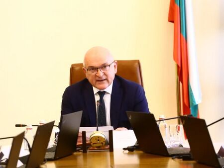 С финансовия министър гасихме два „пожара” тази седмица, обяви премиерът Димитър Главчев